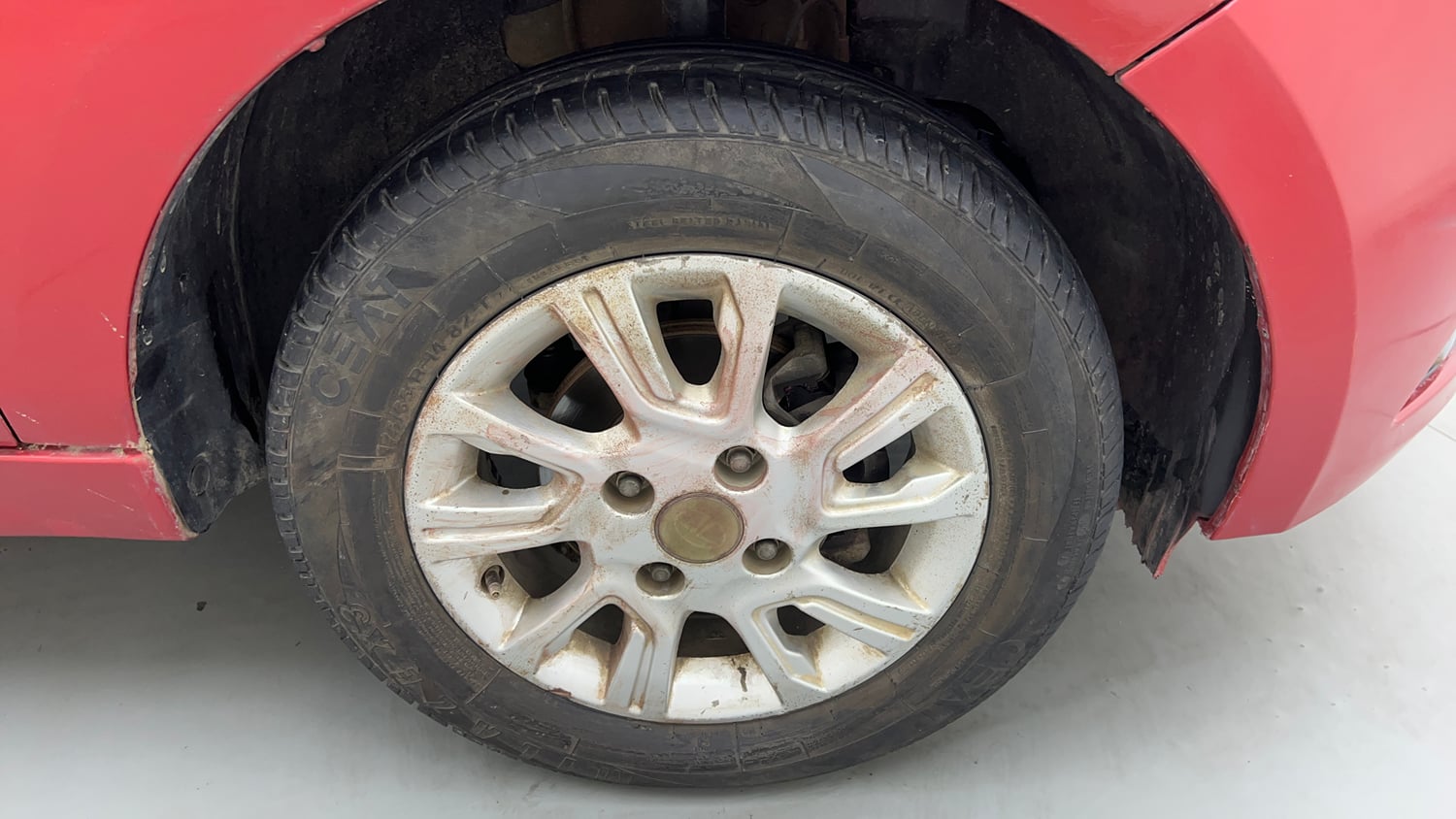 Used 2017 Tata Tiago Revotron XZA Petrol Automatic tyres RIGHT FRONT TYRE RIM VIEW