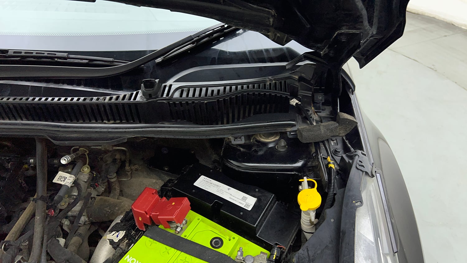 Used 2023 Tata Nexon XZ Plus (S) Dark Edition Petrol Manual engine ENGINE LEFT SIDE HINGE & APRON VIEW