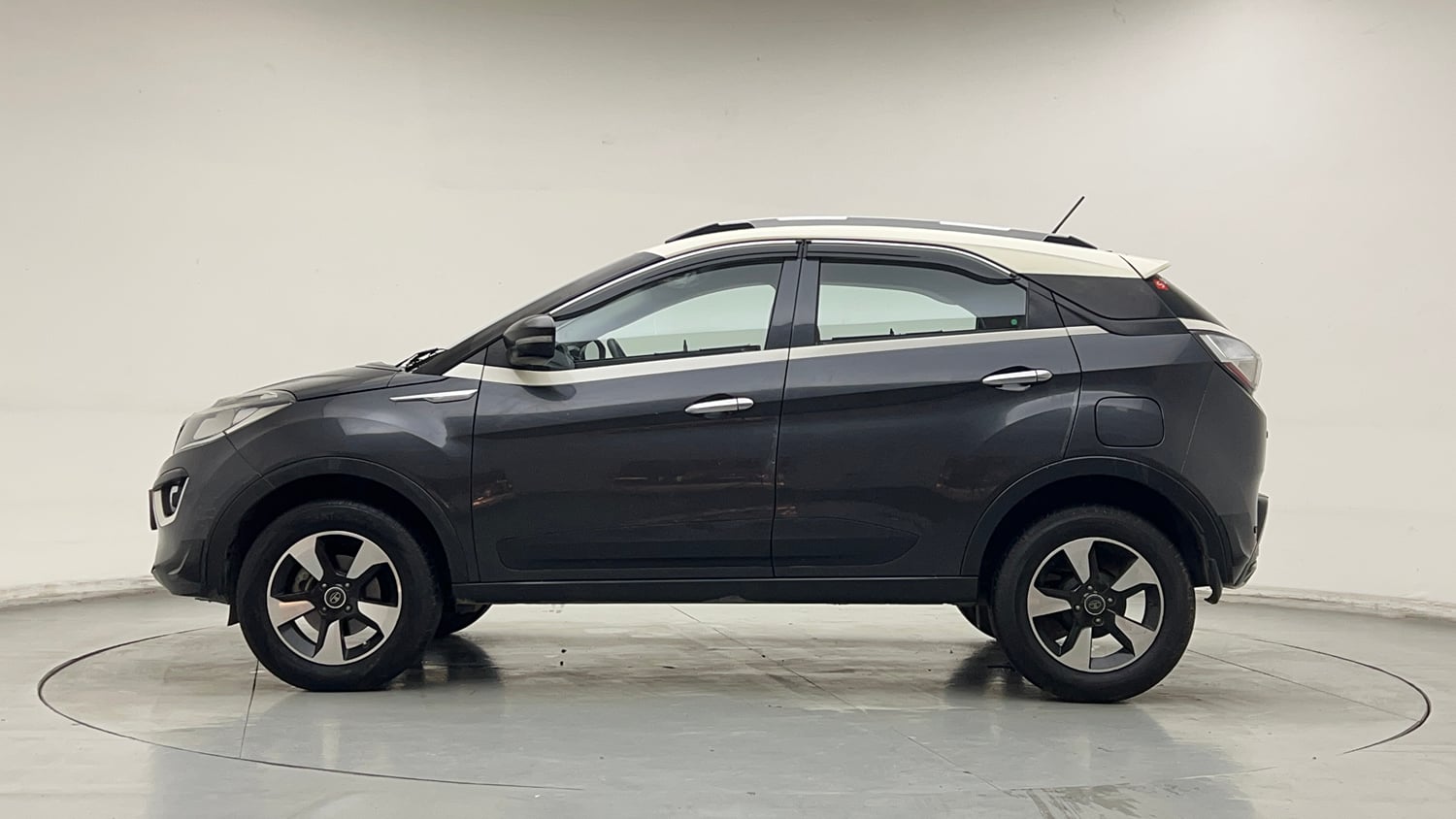 Used 2019 Tata Nexon XMA Diesel Diesel Automatic exterior LEFT SIDE VIEW