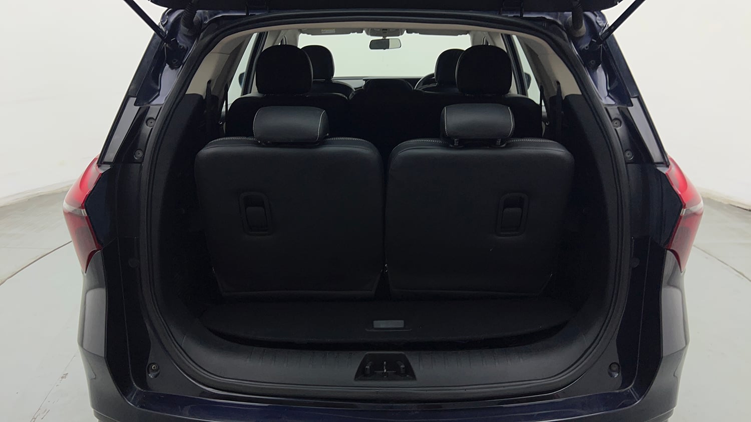 Used 2024 Mahindra XUV700 AX 5 Diesel AT 7 STR Diesel Automatic interior DICKY INSIDE VIEW