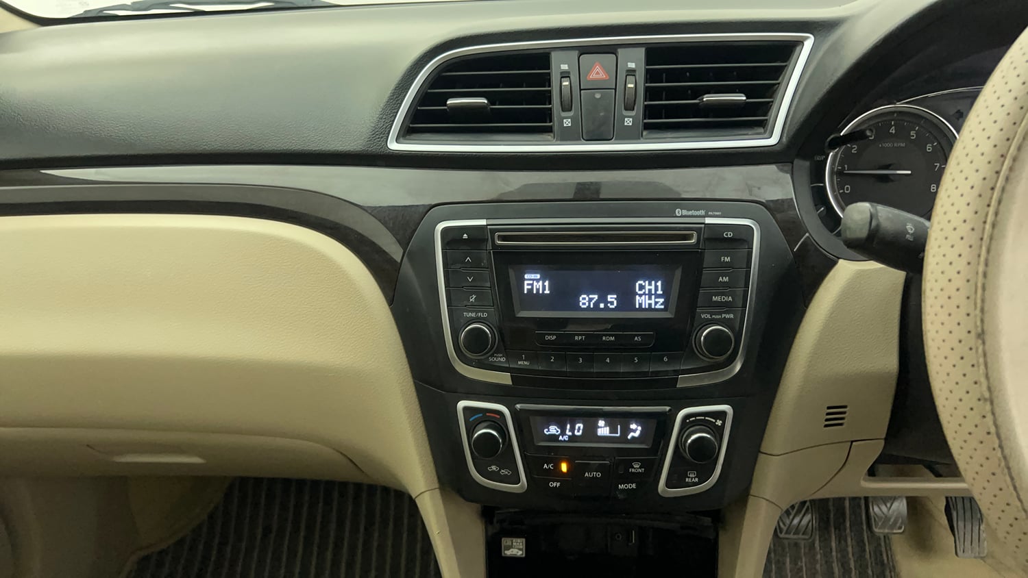 Used 2016 Maruti Suzuki Ciaz VXi+ Petrol Manual interior MUSIC SYSTEM & AC CONTROL VIEW