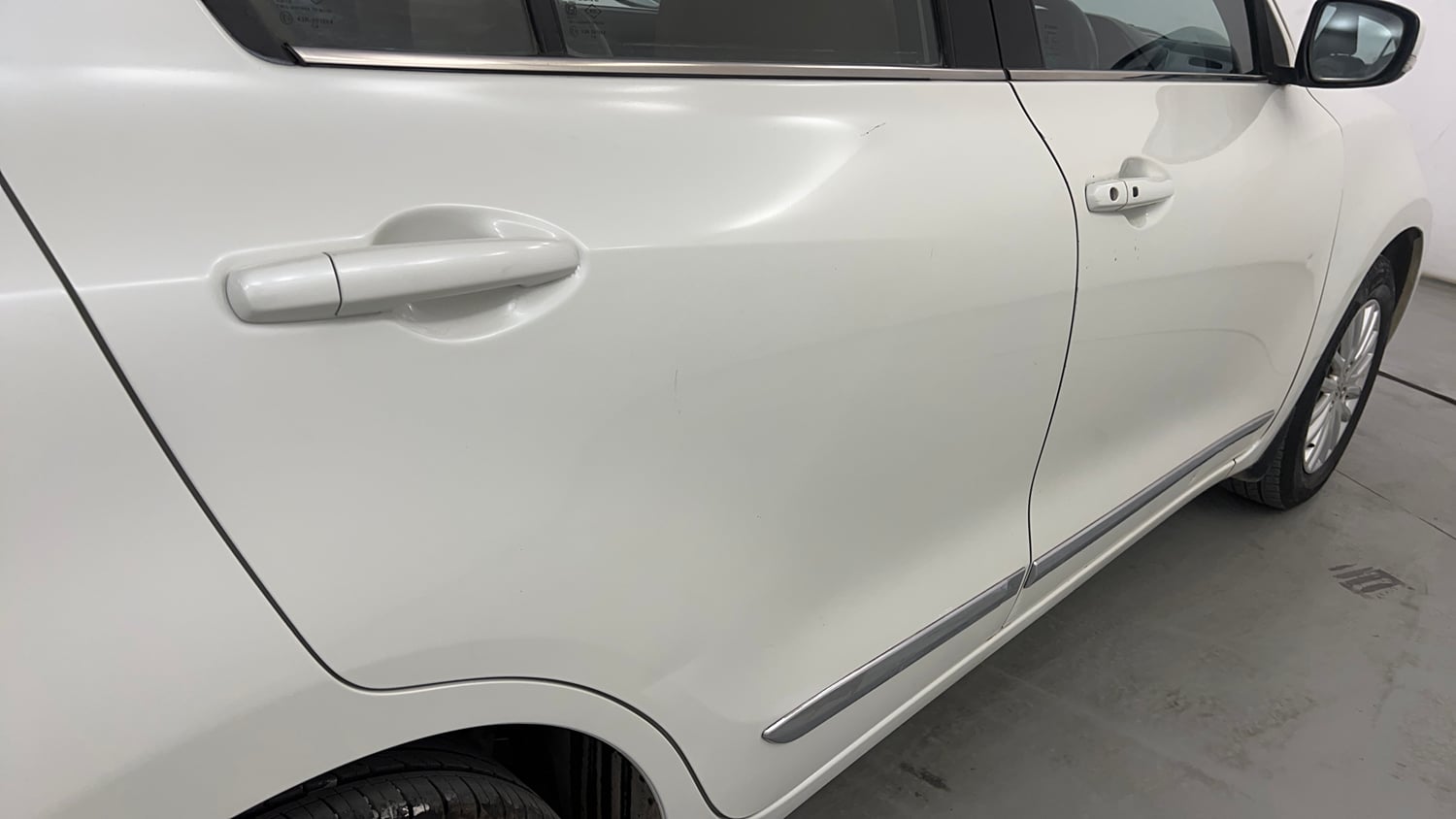 Used 2020 Maruti Suzuki Dzire ZXi AMT Petrol Automatic dents MINOR SCRATCH