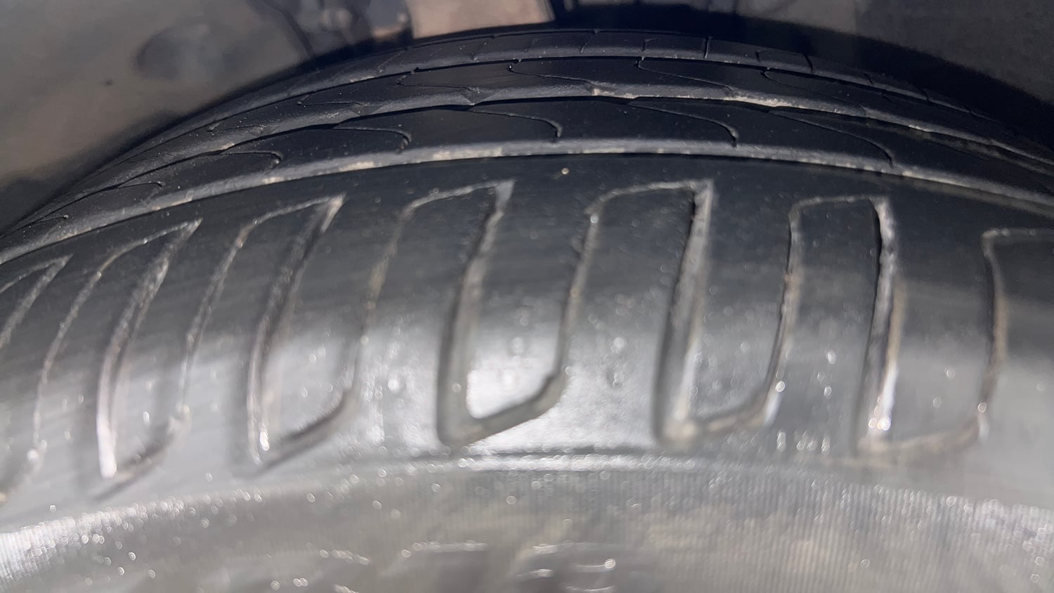 Used 2022 BMW 5 Series Carbon Edition Petrol Automatic tyres RIGHT FRONT TYRE TREAD VIEW