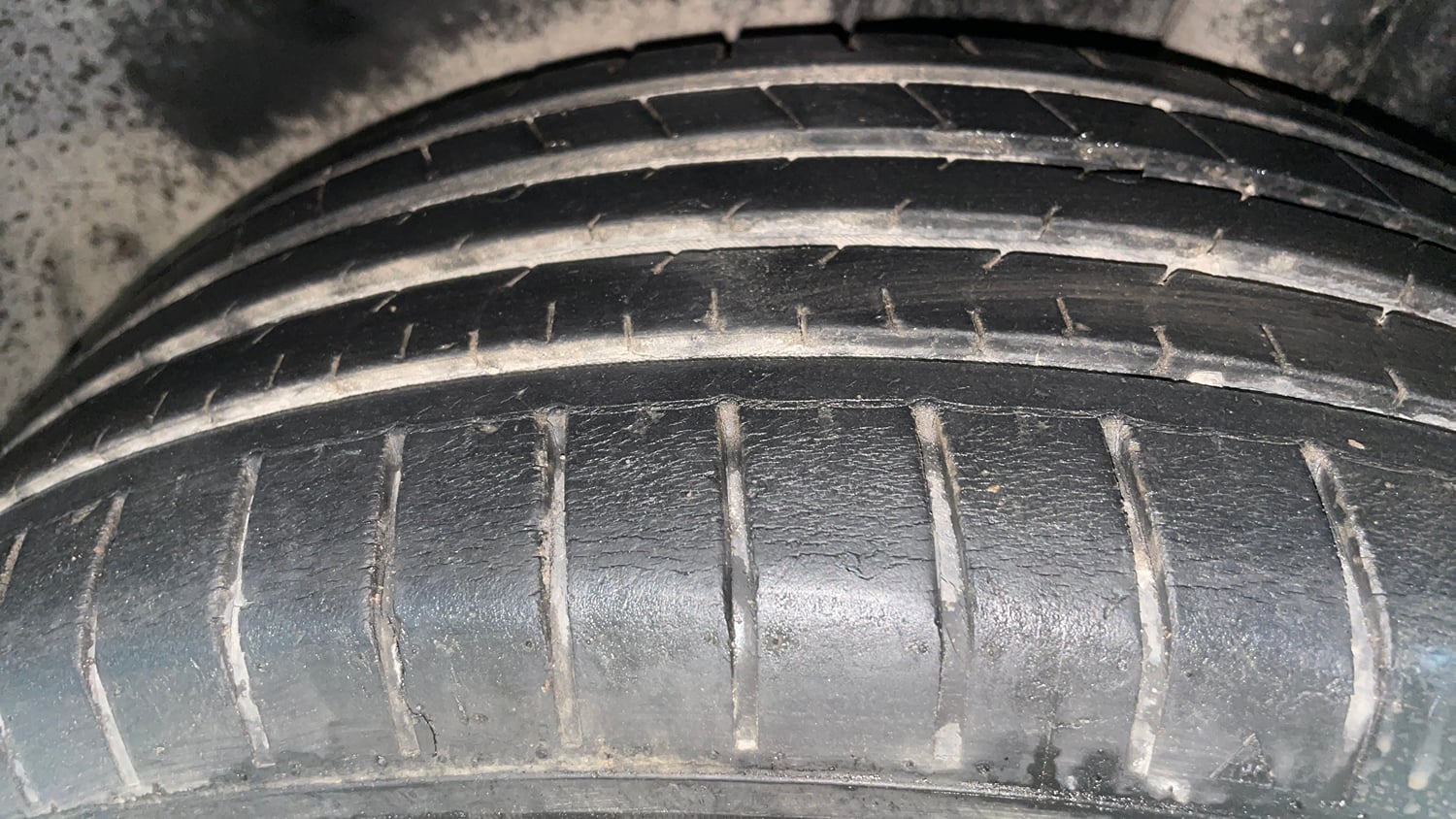Used 2018 Skoda Rapid Style 1.6 MPI Petrol Manual tyres LEFT REAR TYRE TREAD VIEW