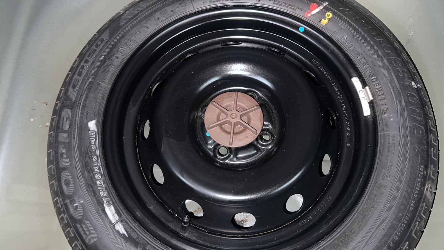 Used 2022 Maruti Suzuki Ignis Zeta 1.2 MT Petrol Manual tyres SPARE TYRE VIEW