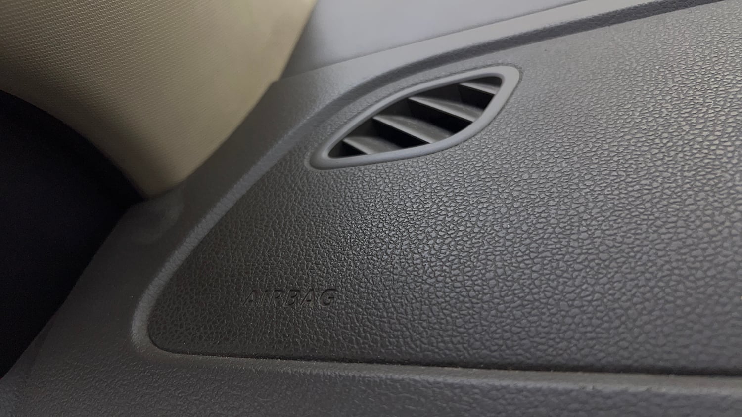 Used 2014 Volkswagen Vento Highline Petrol Petrol Manual top_features Airbags