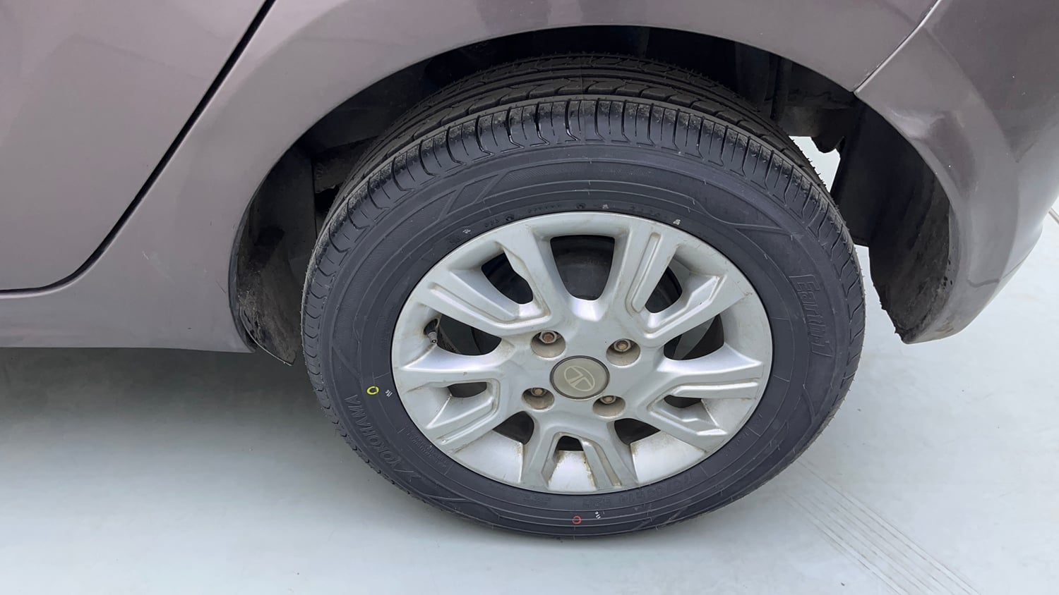 Used 2018 Tata Tiago Revotron XZ Petrol Manual tyres LEFT REAR TYRE RIM VIEW