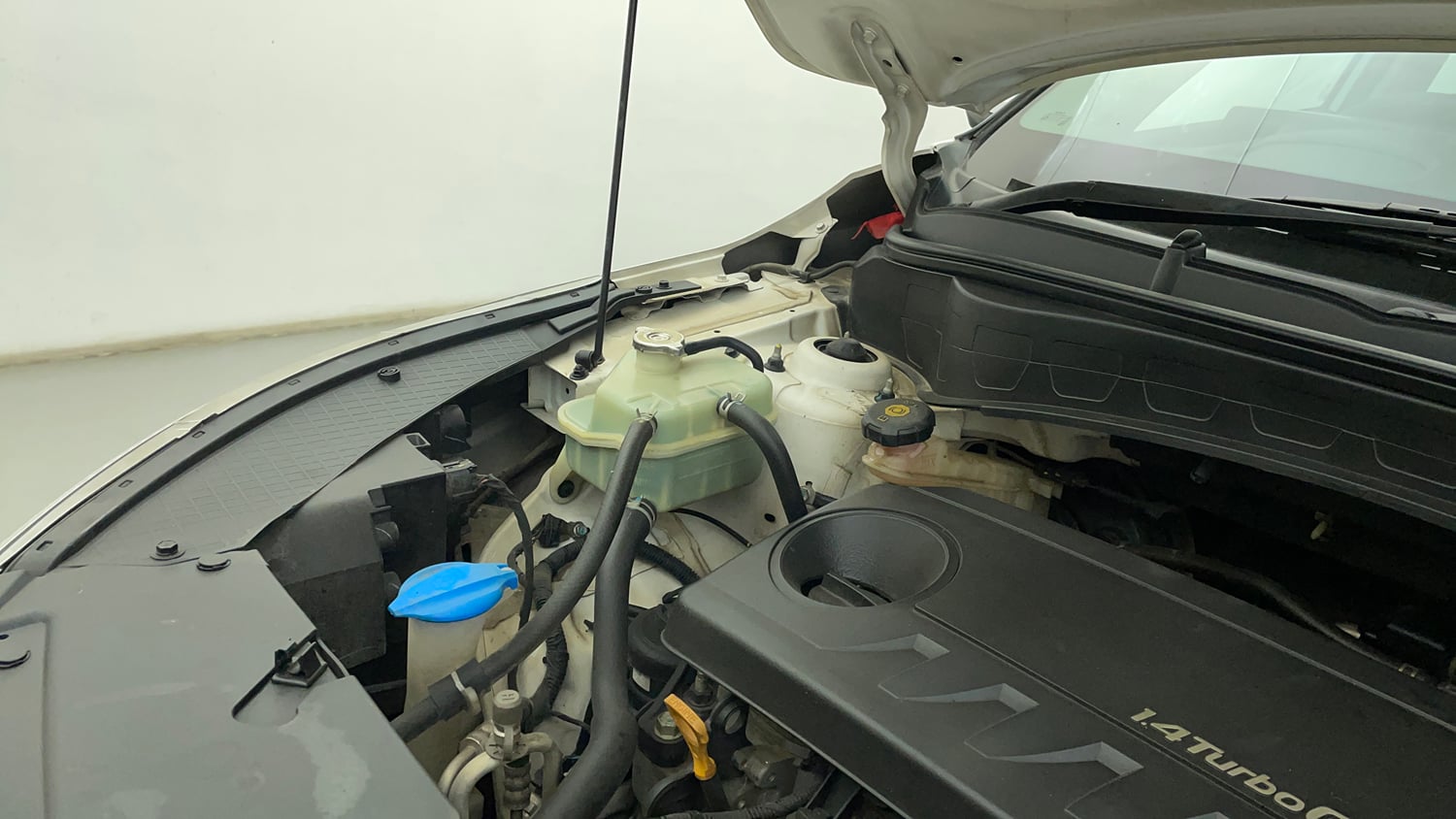 Used 2019 Kia Seltos GTX Plus 1.4 Petrol Manual engine ENGINE RIGHT SIDE HINGE & APRON VIEW