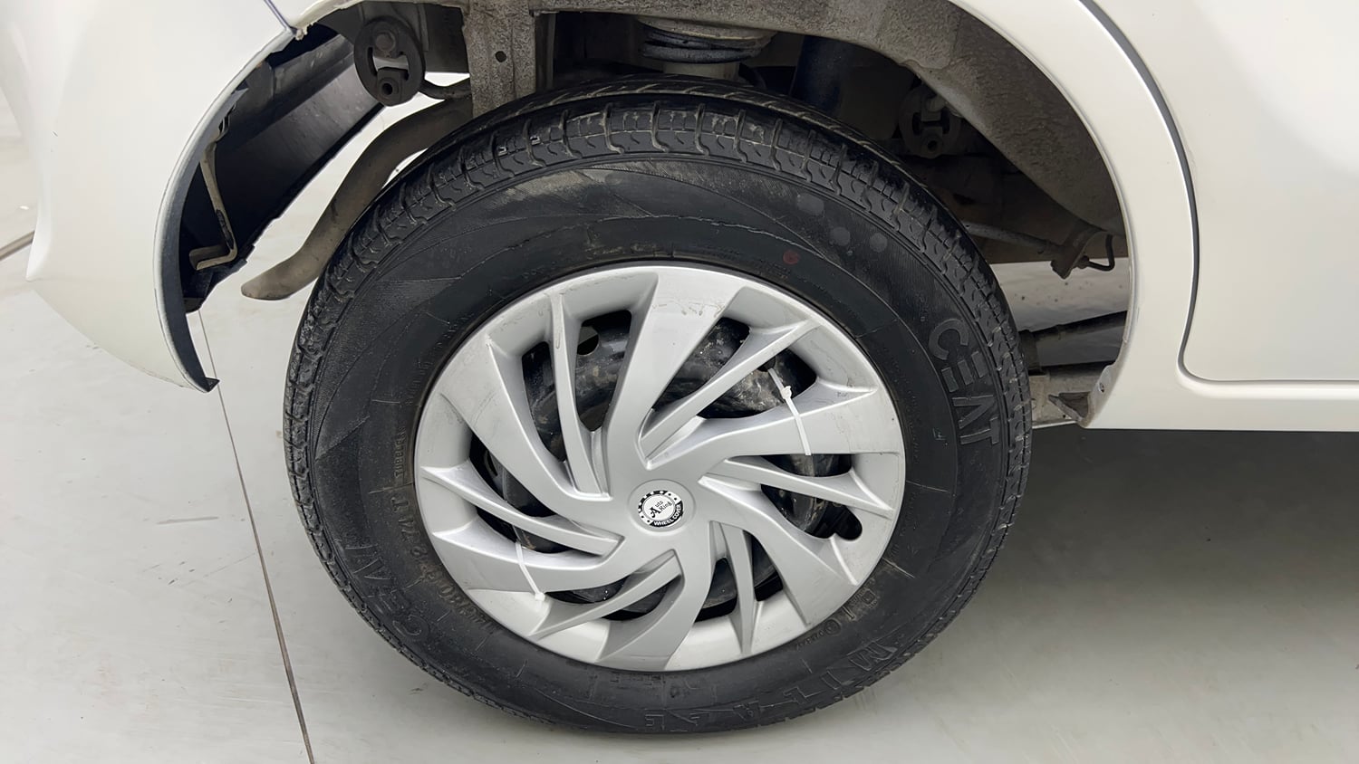 Used 2017 Maruti Suzuki Alto 800 LXi (O) Petrol Manual tyres RIGHT REAR TYRE RIM VIEW