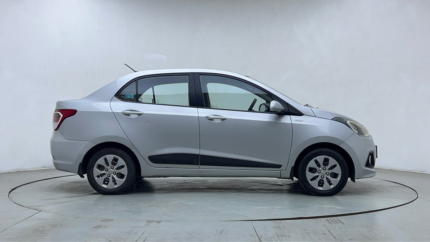 Used 2014 Hyundai Xcent S 1.2 Petrol Manual exterior RIGHT SIDE VIEW