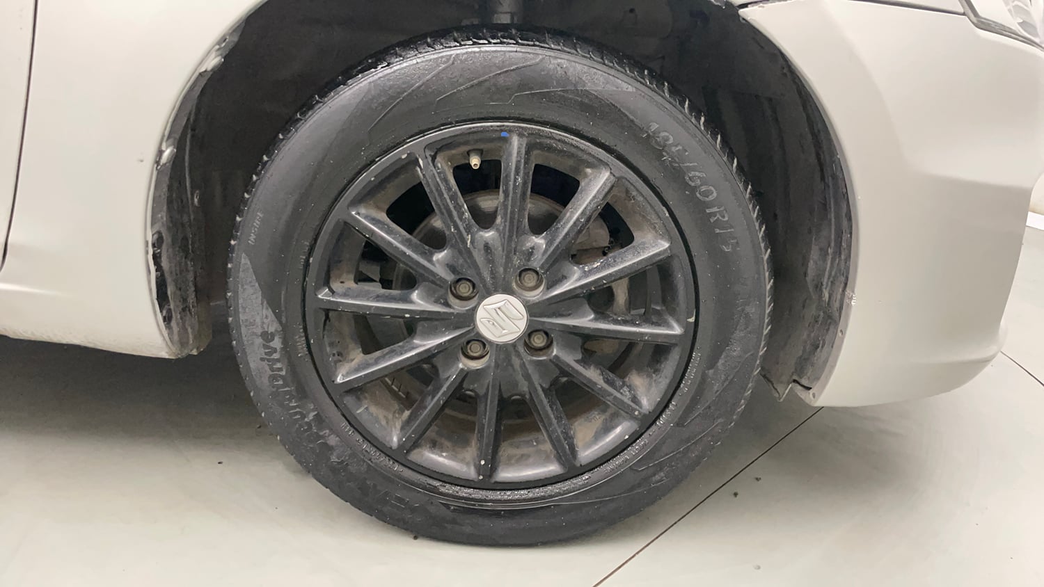 Used 2016 Maruti Suzuki Ciaz VXi+ Petrol Manual tyres RIGHT FRONT TYRE RIM VIEW