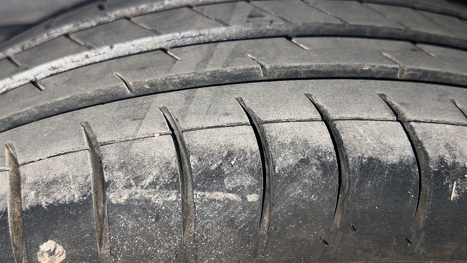 Used 2015 Hyundai Elite i20 Sportz 1.2 Petrol Manual tyres RIGHT REAR TYRE TREAD VIEW