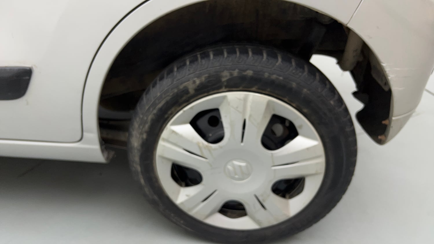 Used 2014 Maruti Suzuki Wagon R VXI Petrol Manual tyres LEFT REAR TYRE RIM VIEW
