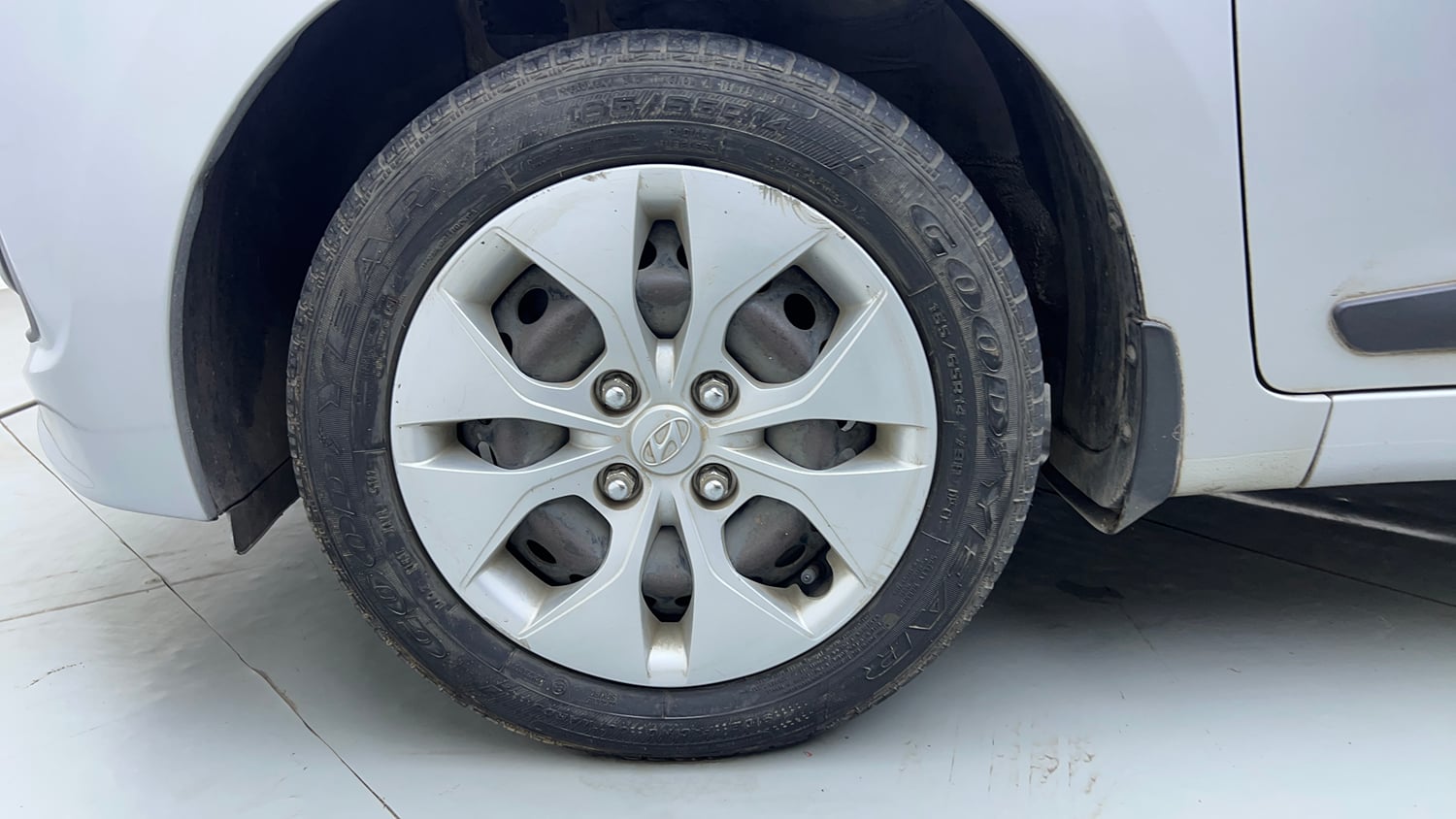 Used 2014 Hyundai Xcent S 1.2 Petrol Manual tyres LEFT FRONT TYRE RIM VIEW