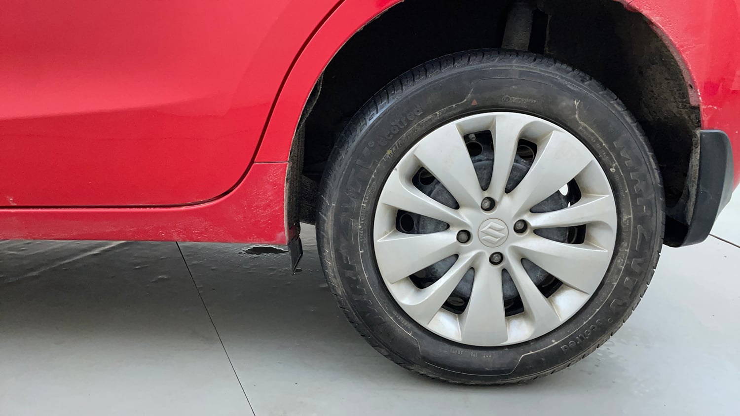 Used 2017 Maruti Suzuki Baleno Delta 1.2 Petrol Manual tyres LEFT REAR TYRE RIM VIEW