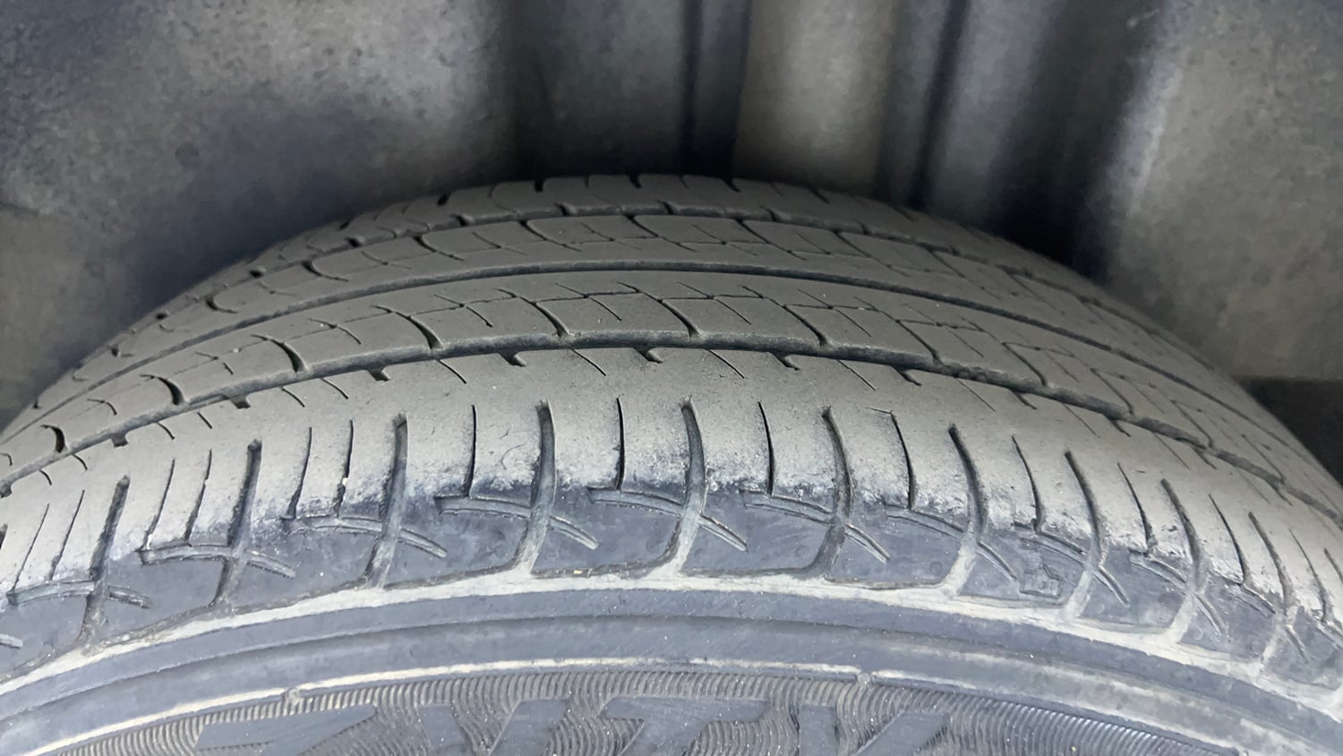 Used 2022 Volkswagen Vento Highline 1.0L TSI Petrol Manual tyres LEFT REAR TYRE TREAD VIEW