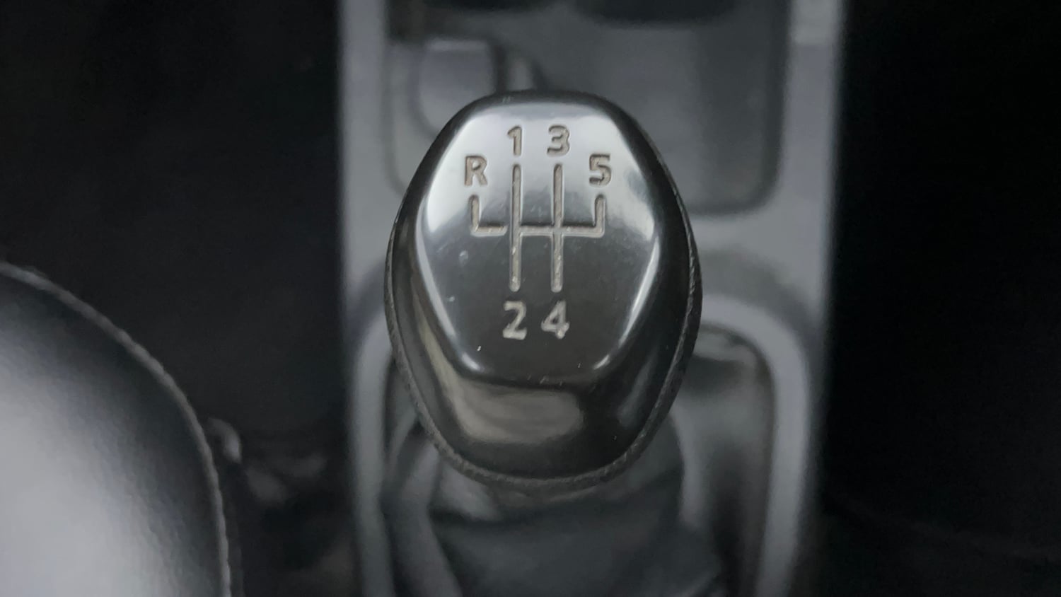 Used 2016 Renault Kwid RXT Petrol Manual interior GEAR  KNOB VIEW