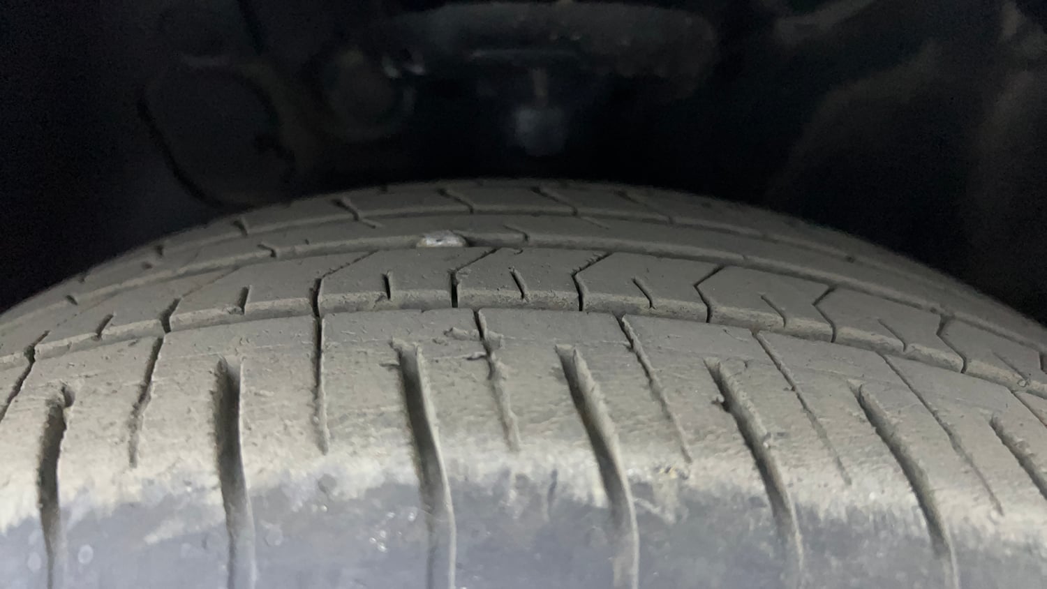 Used 2023 Hyundai Verna SX (O)1.5 MPi Petrol Manual tyres LEFT FRONT TYRE TREAD VIEW