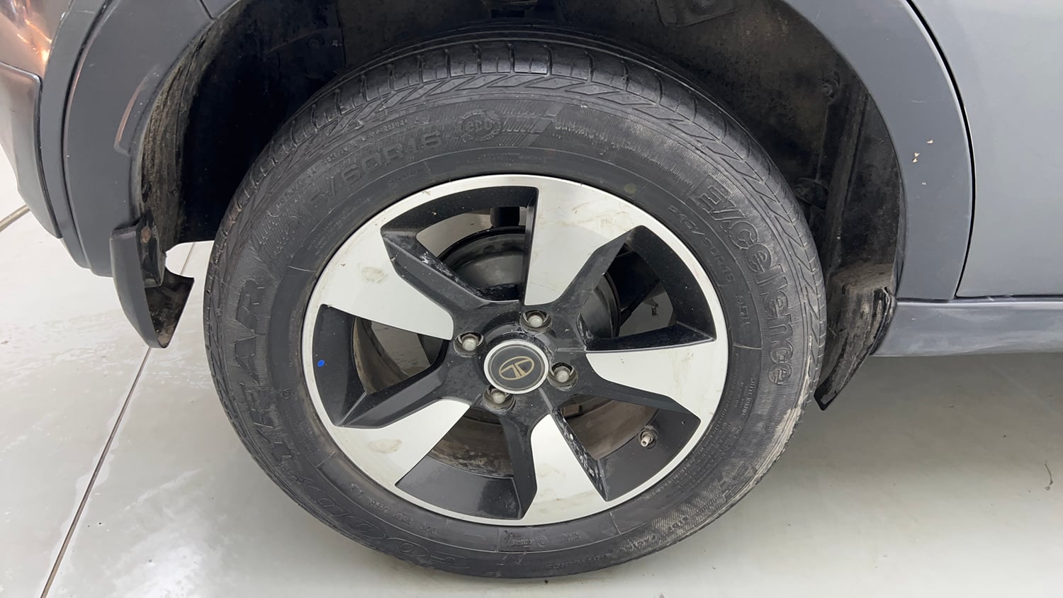 Used 2019 Tata Nexon XMA Diesel Diesel Automatic tyres RIGHT REAR TYRE RIM VIEW