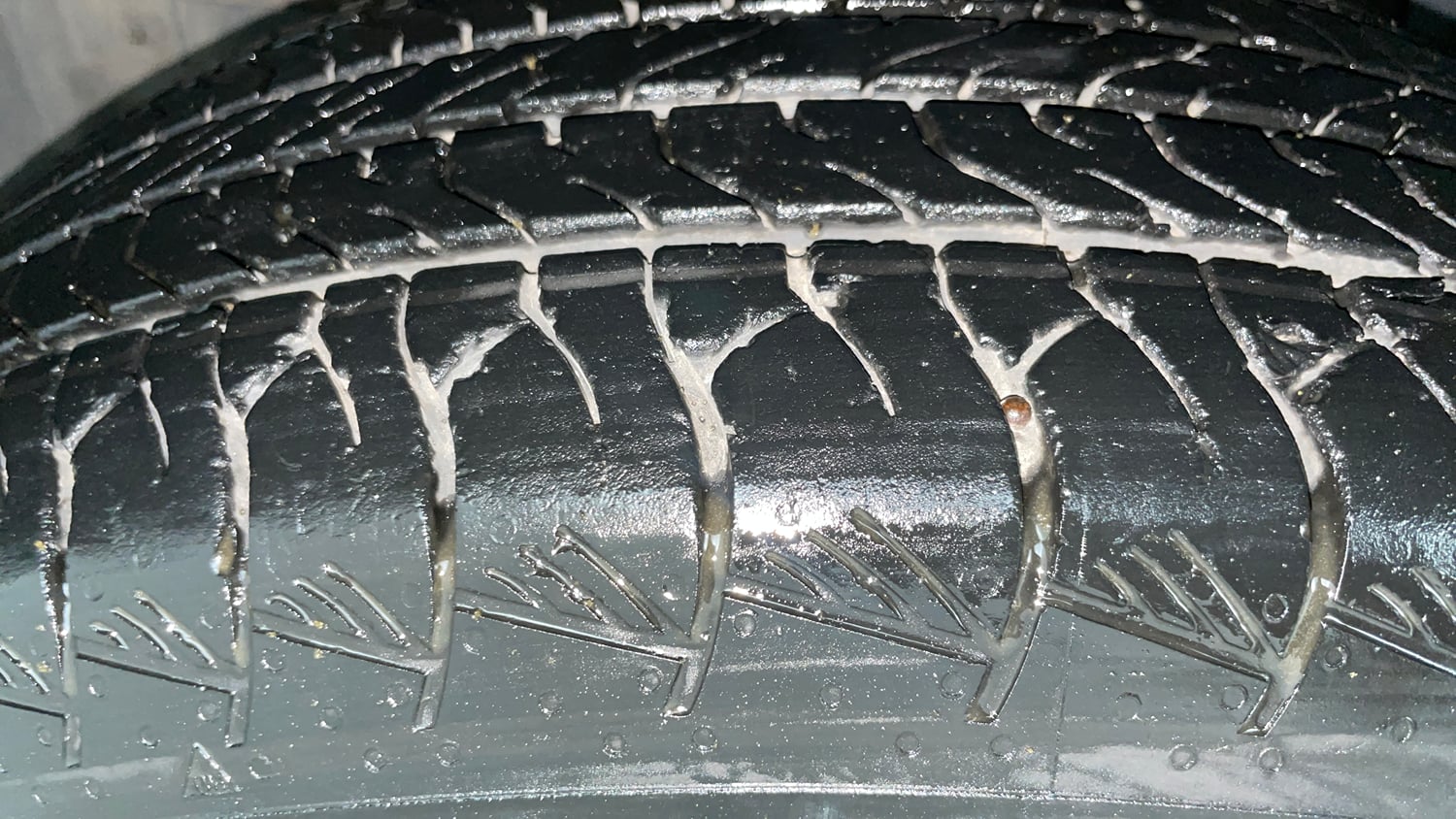 Used 2023 Maruti Suzuki Grand Vitara Zeta Plus Intelligent Hybrid eCVT Hybrid Automatic tyres LEFT FRONT TYRE TREAD VIEW
