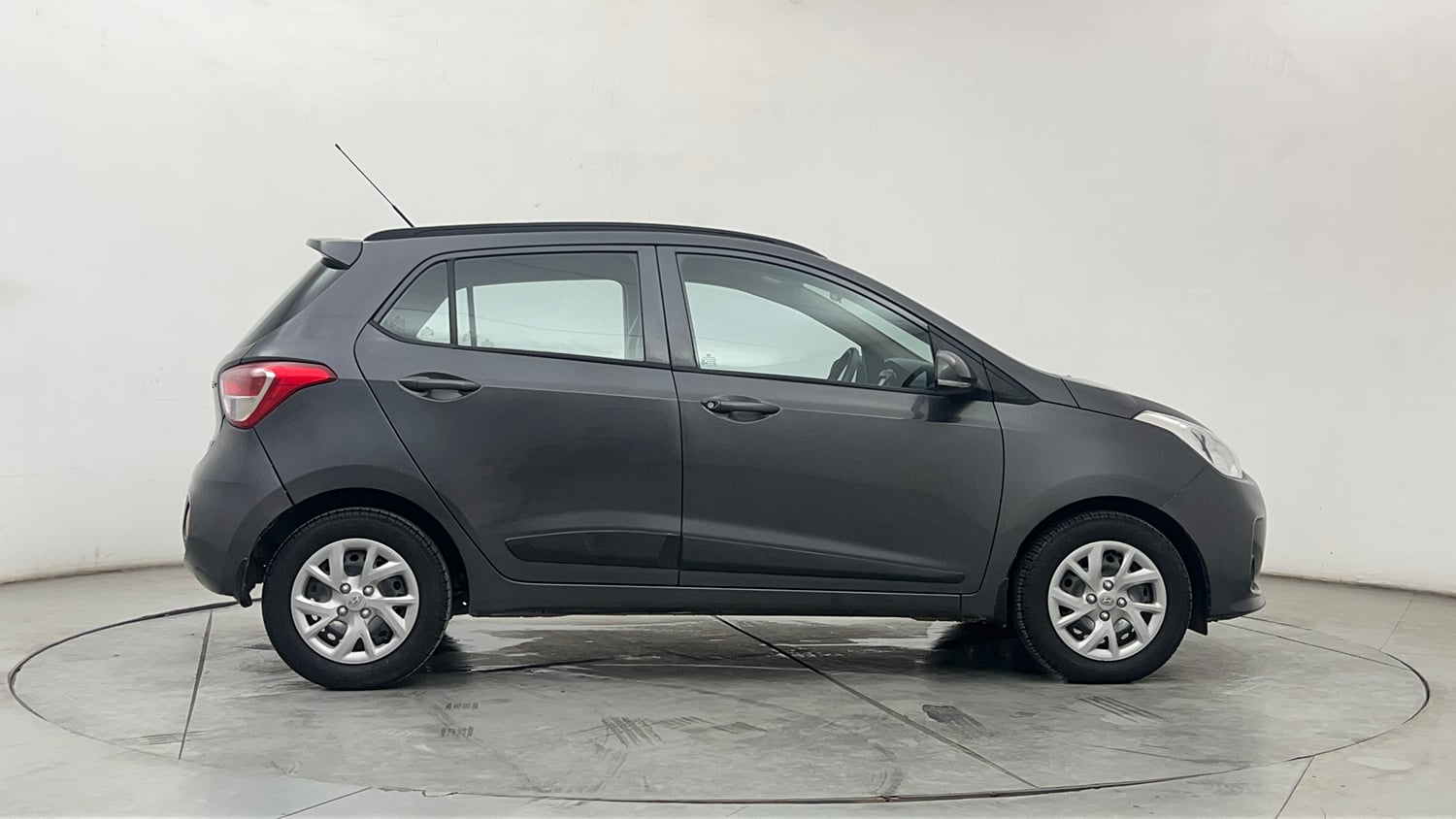Used 2019 Hyundai Grand i10 Sportz 1.2 Kappa VTVT Petrol Manual exterior RIGHT SIDE VIEW