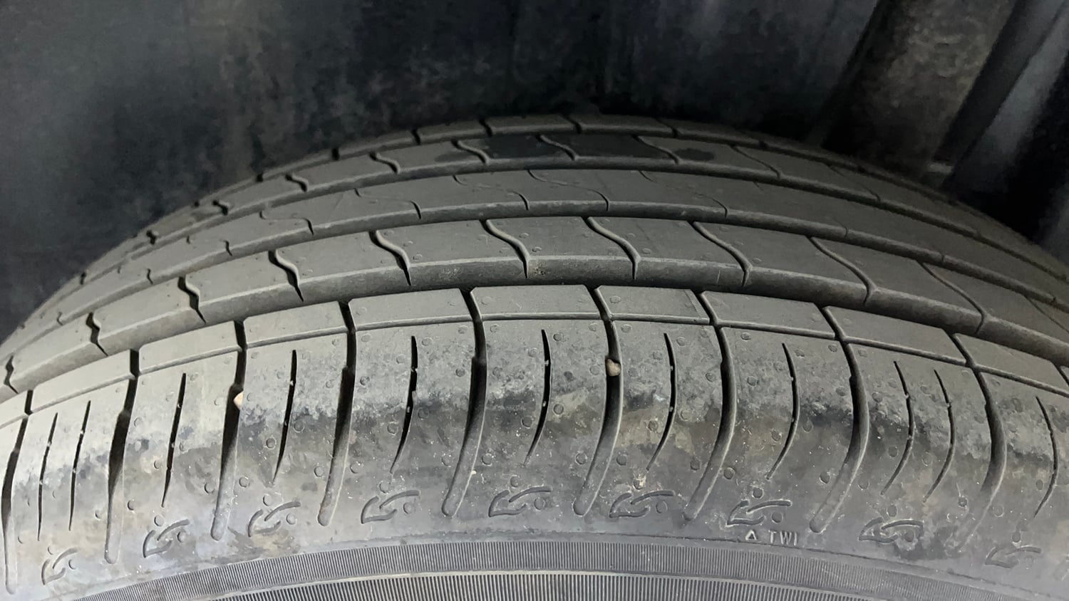 Used 2025 Maruti Suzuki Brezza ZXi AT Petrol Automatic tyres LEFT REAR TYRE TREAD VIEW