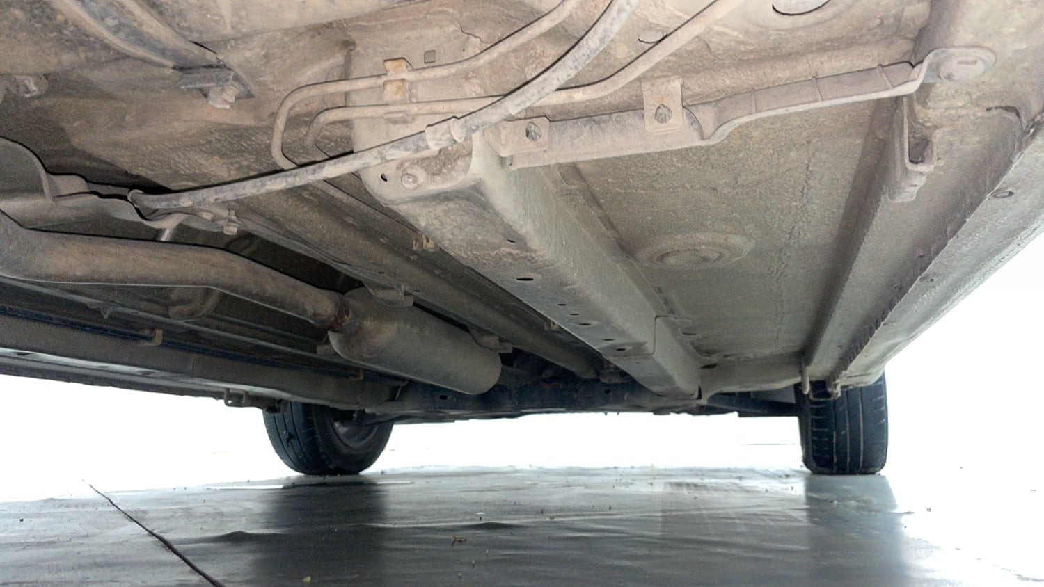 Used 2016 Maruti Suzuki Ciaz VXi+ Petrol Manual extra REAR RIGHT UNDERBODY VIEW