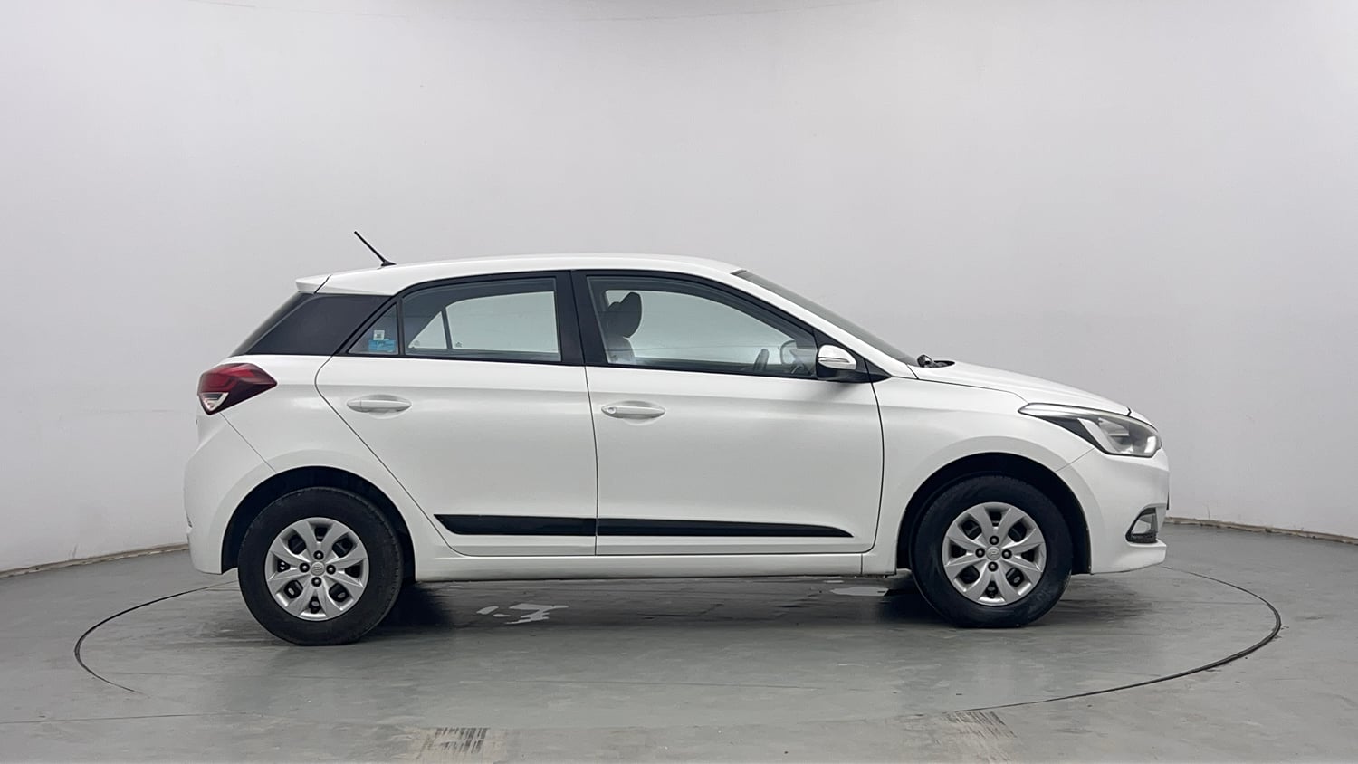 Used 2015 Hyundai Elite i20 Sportz 1.2 Petrol Manual exterior RIGHT SIDE VIEW