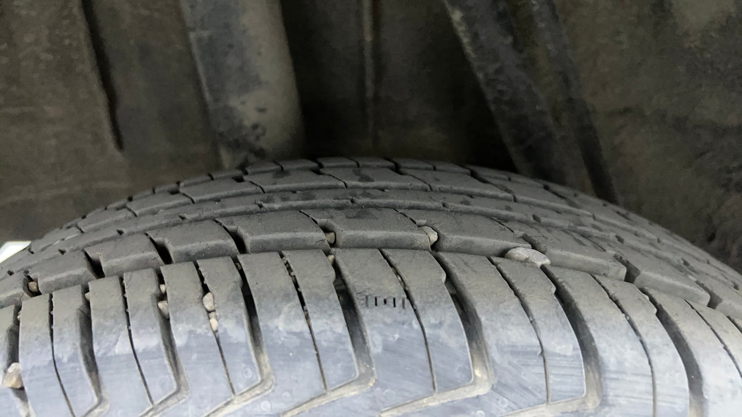 Used 2018 Renault Kwid 1.0 RXT AMT Opt Petrol Automatic tyres RIGHT REAR TYRE TREAD VIEW