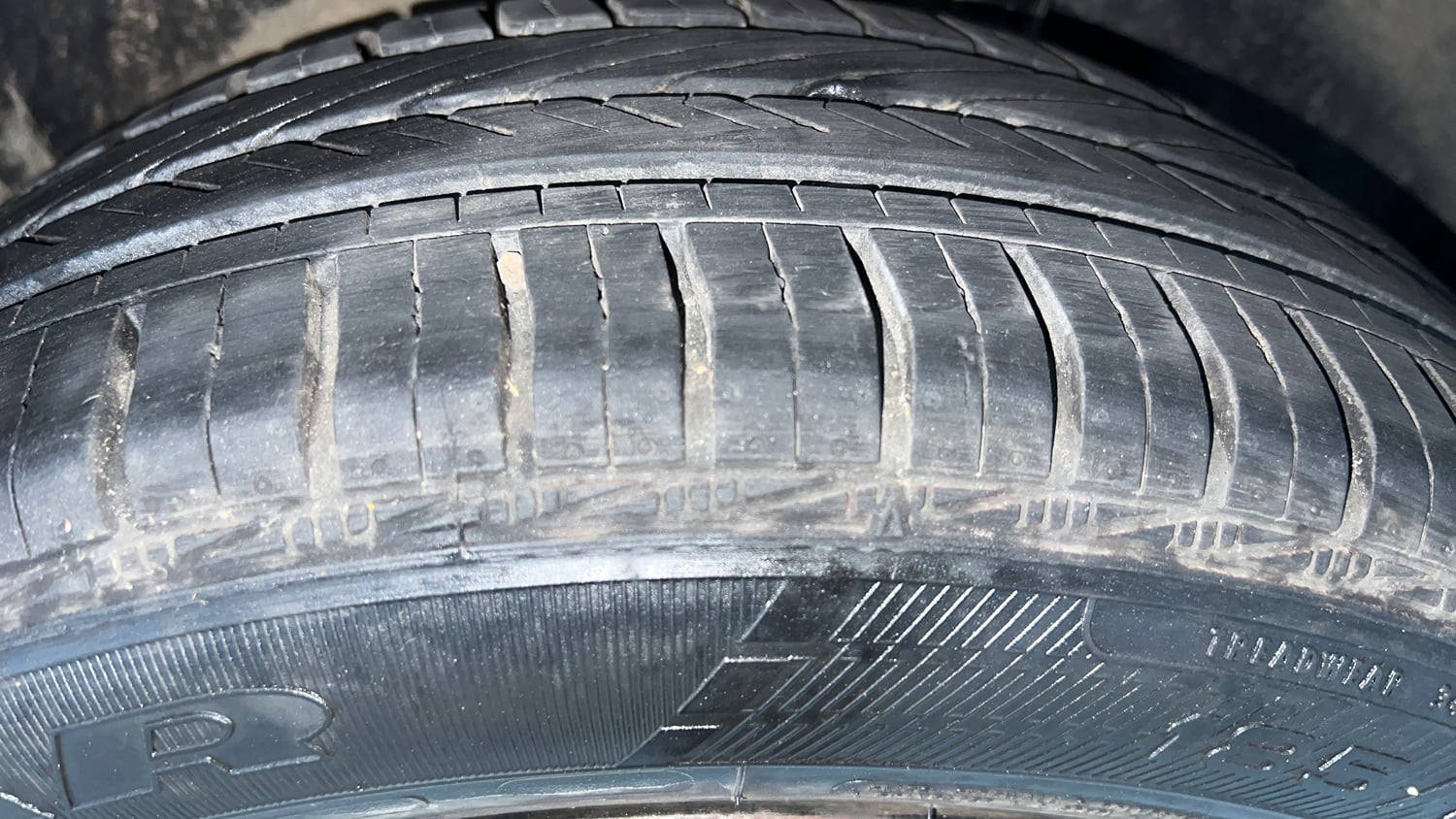 Used 2014 Volkswagen Polo Comfortline 1.2L (P) Petrol Manual tyres LEFT REAR TYRE TREAD VIEW