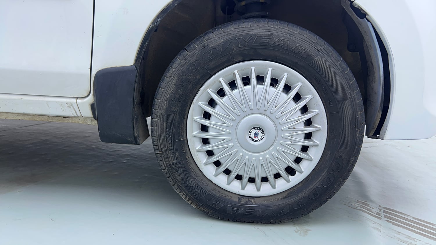 Used 2019 Maruti Suzuki Alto 800 VXi Petrol Manual tyres RIGHT FRONT TYRE RIM VIEW