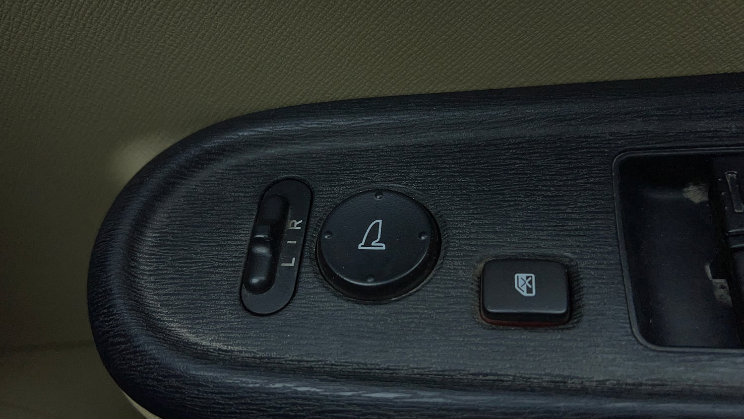 Used 2014 Honda Amaze 1.2 S i-VTEC Petrol Manual top_features Adjustable ORVM