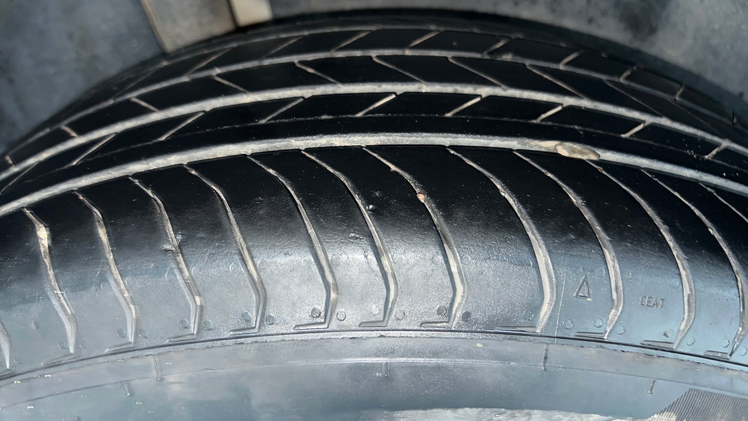 Used 2025 Maruti Suzuki Victoris ZXI+ (O) THS 2W Hybrid Automatic tyres RIGHT REAR TYRE TREAD VIEW