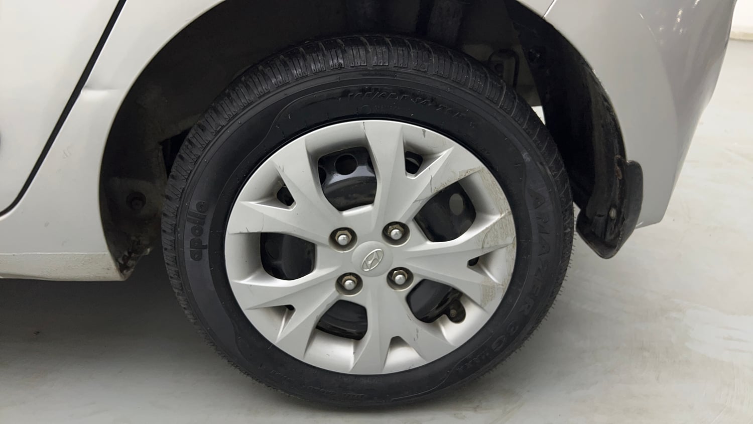Used 2016 Hyundai Grand i10 Sportz 1.2 Kappa VTVT Petrol Manual tyres LEFT REAR TYRE RIM VIEW