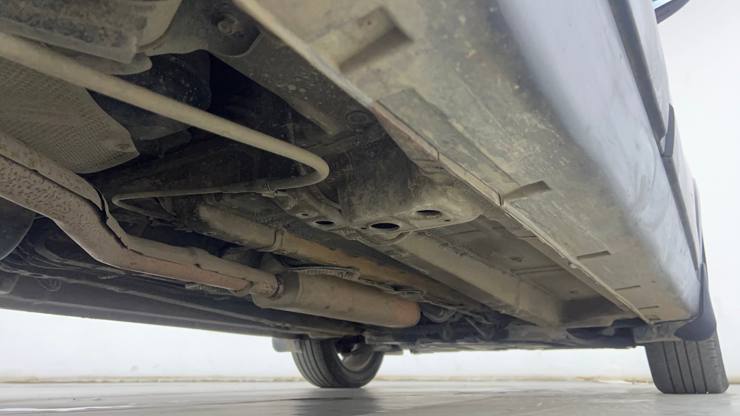Used 2021 Mahindra XUV 300 W8 (O) 1.2 Petrol AMT Petrol Automatic extra REAR RIGHT UNDERBODY VIEW