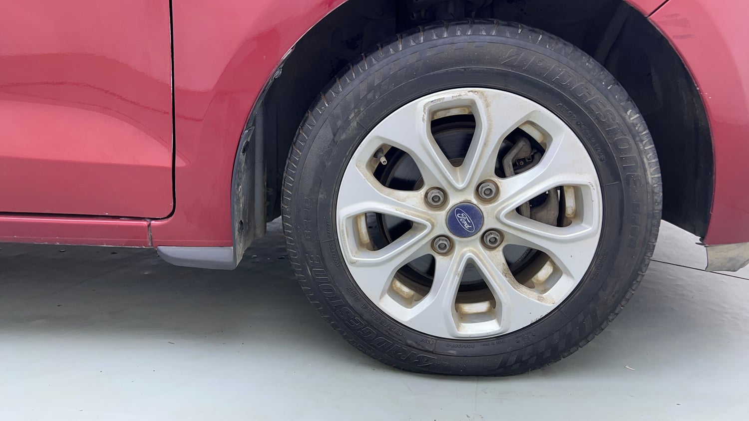 Used 2016 Ford Figo Titanium1.5 TDCi Diesel Manual tyres RIGHT FRONT TYRE RIM VIEW