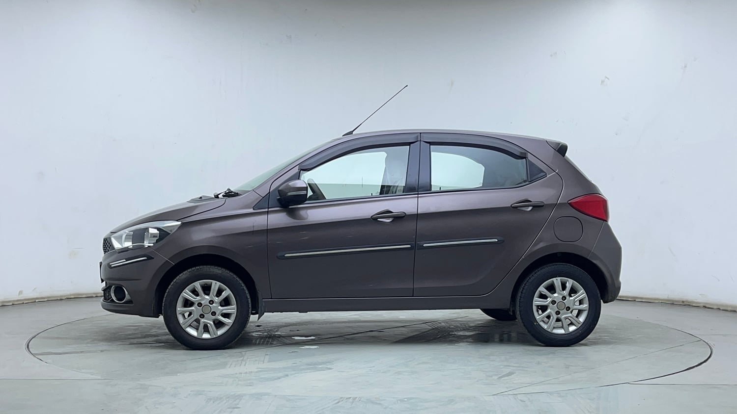 Used 2018 Tata Tiago Revotron XZ Petrol Manual exterior LEFT SIDE VIEW