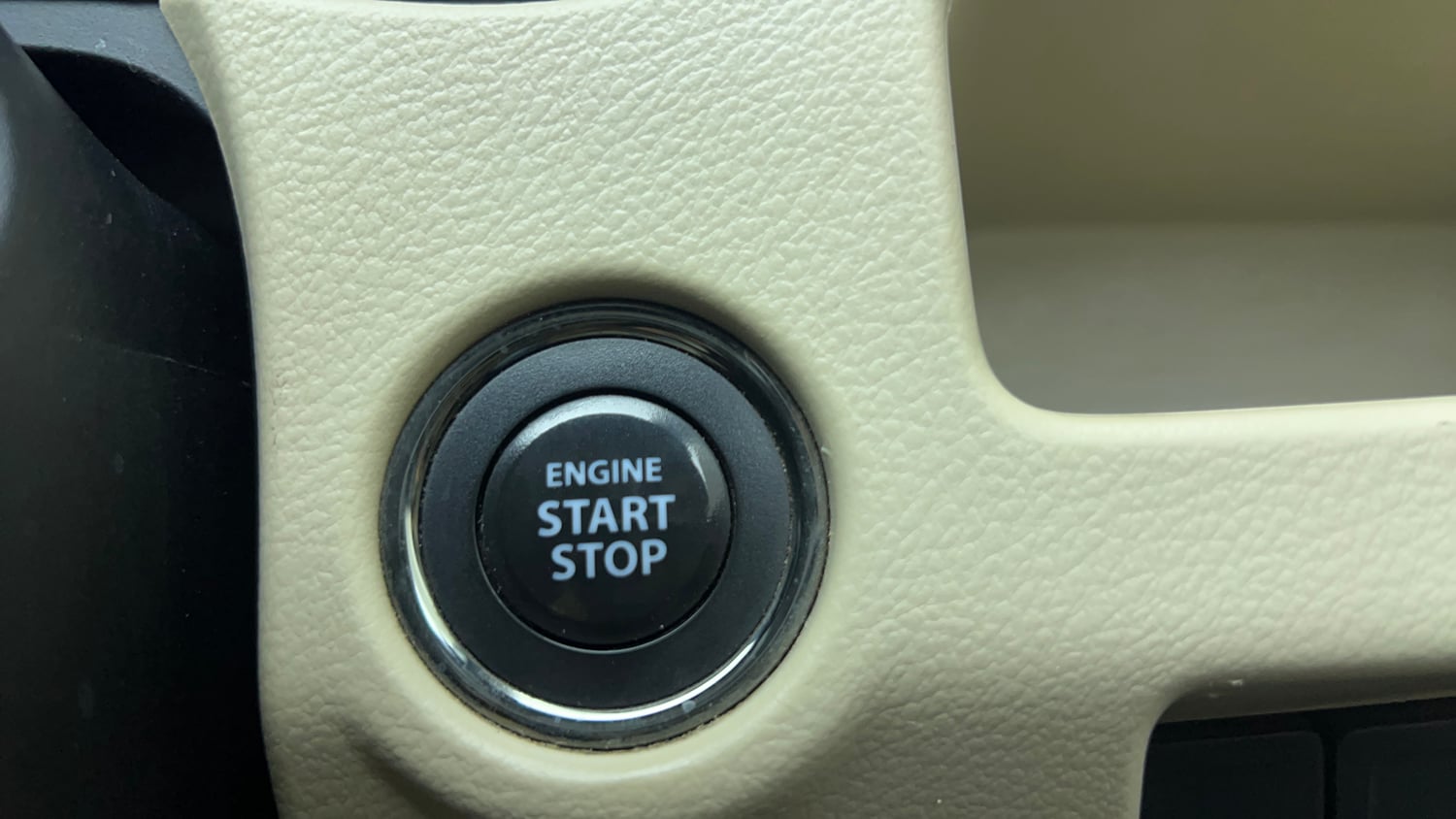 Used 2020 Maruti Suzuki Ciaz Alpha 1.5 AT Petrol Automatic top_features Keyless start