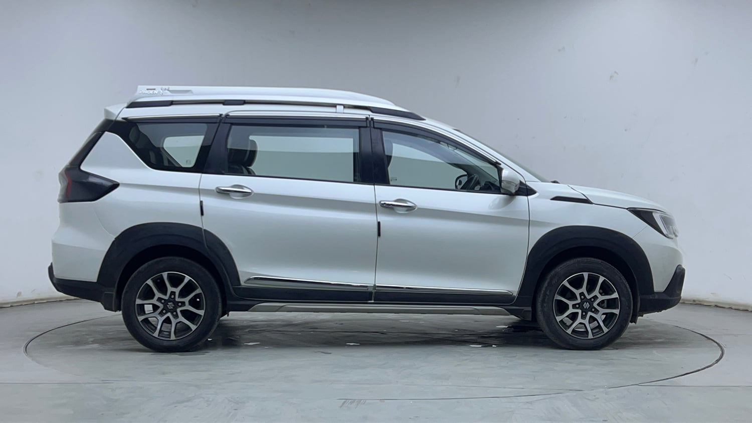 Used 2024 Maruti Suzuki XL6 Zeta MT Petrol Petrol Manual exterior RIGHT SIDE VIEW