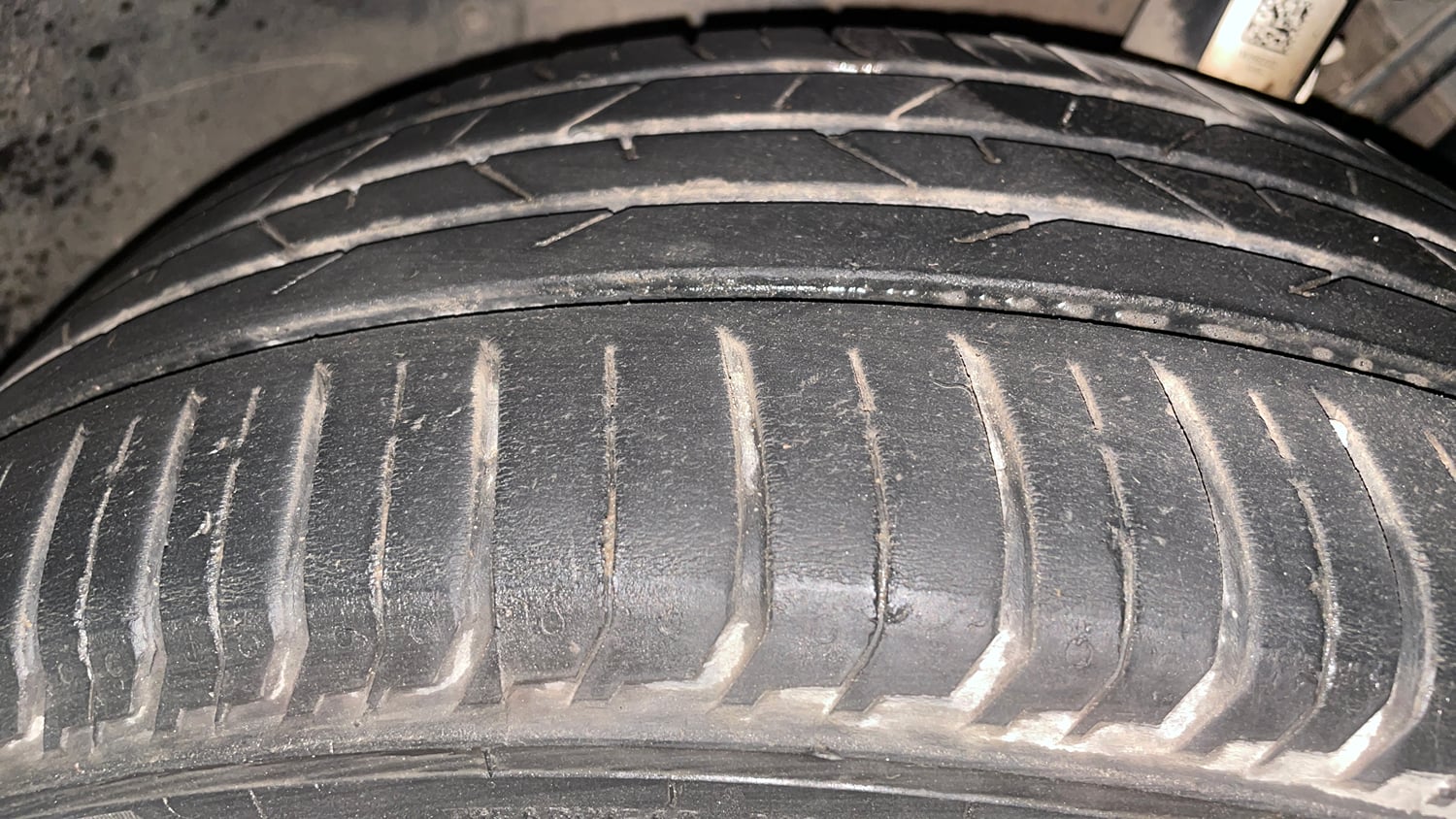 Used 2022 Volkswagen Virtus Topline 1.0 TSI AT Petrol Automatic tyres LEFT FRONT TYRE TREAD VIEW