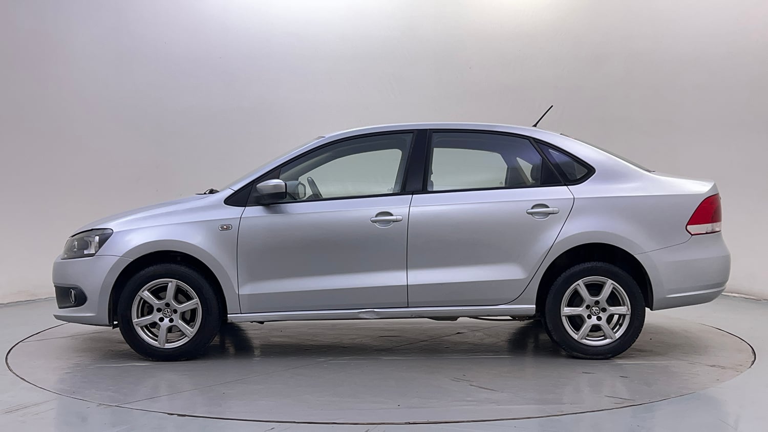 Used 2014 Volkswagen Vento Highline Petrol Petrol Manual exterior LEFT SIDE VIEW