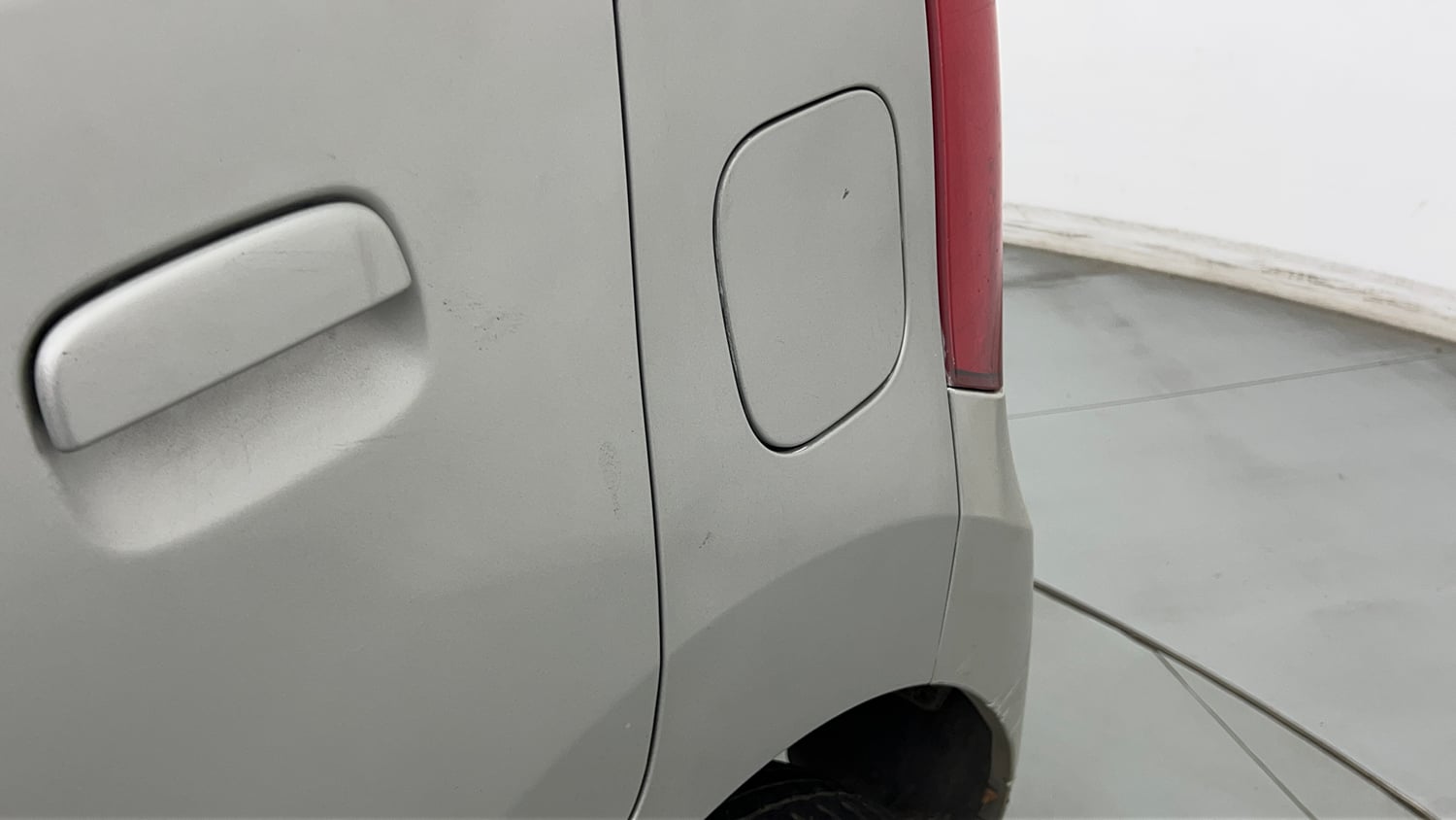 Used 2014 Maruti Suzuki Wagon R VXI Petrol Manual dents MINOR DENT
