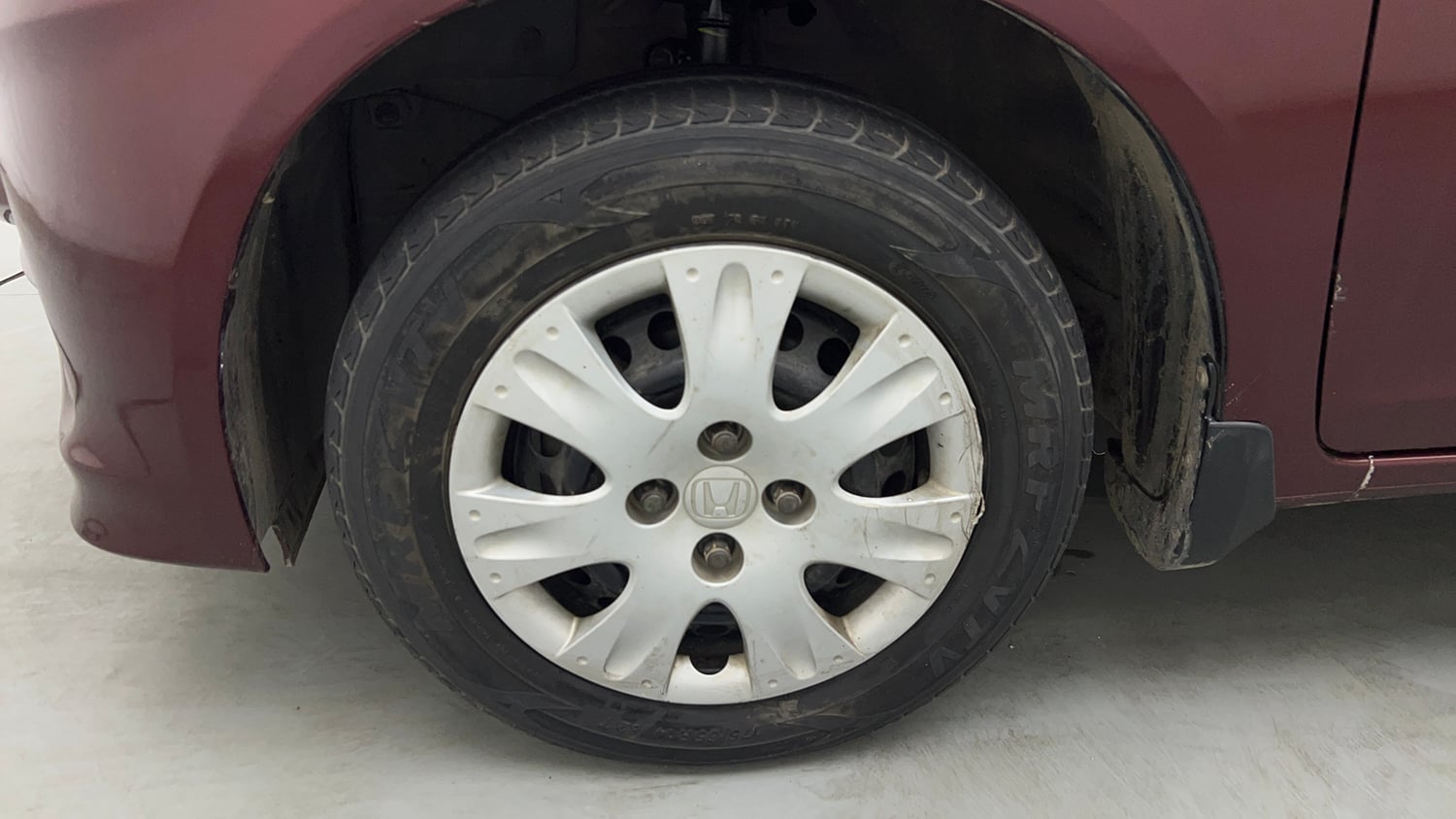 Used 2014 Honda Amaze 1.2 S i-VTEC Petrol Manual tyres LEFT FRONT TYRE RIM VIEW