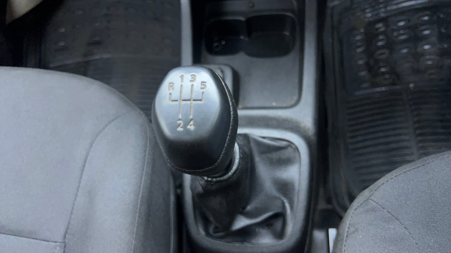 Used 2019 Renault Kwid RXL Petrol Manual interior GEAR  KNOB VIEW