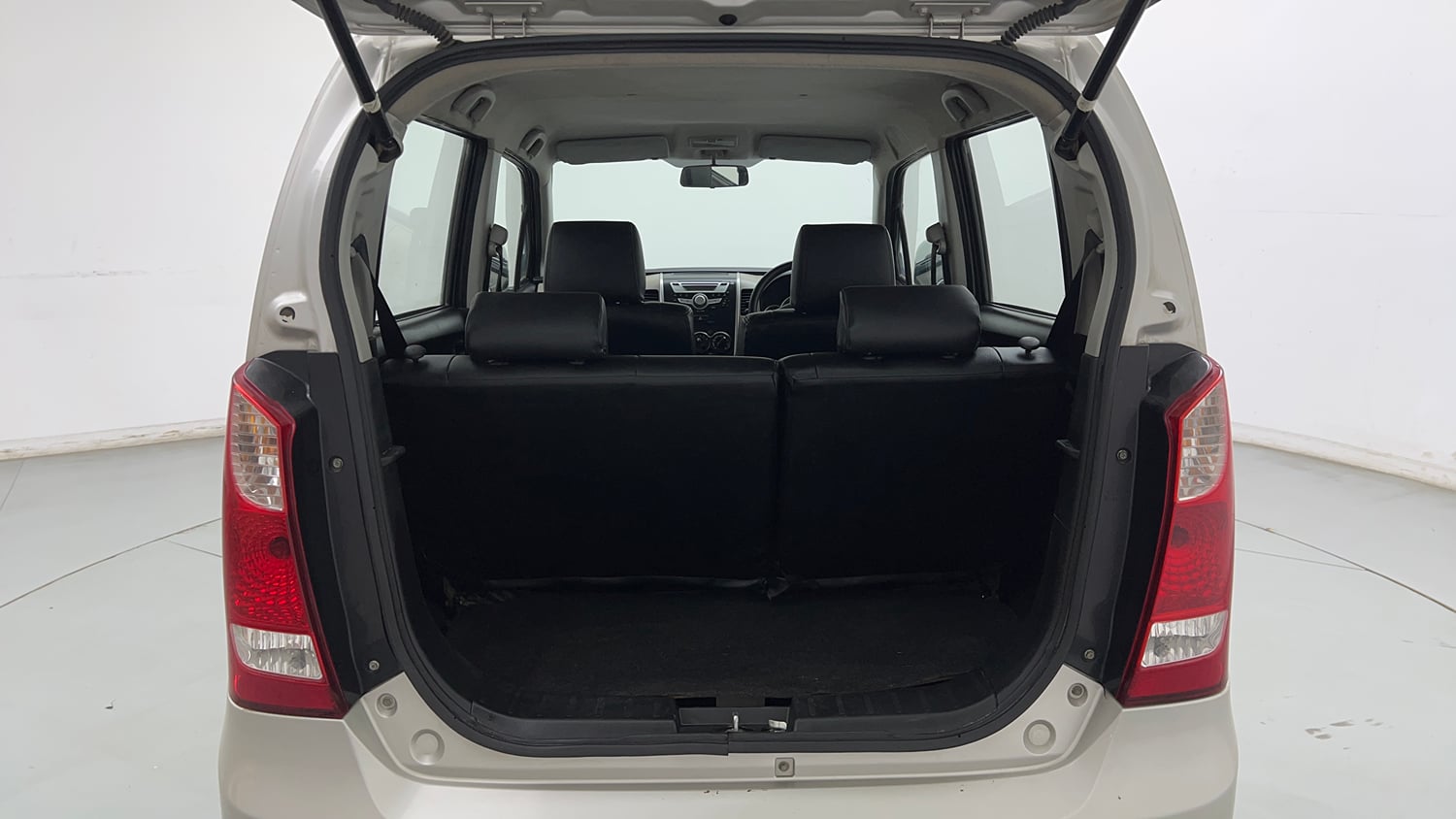Used 2014 Maruti Suzuki Wagon R VXI Petrol Manual interior DICKY INSIDE VIEW
