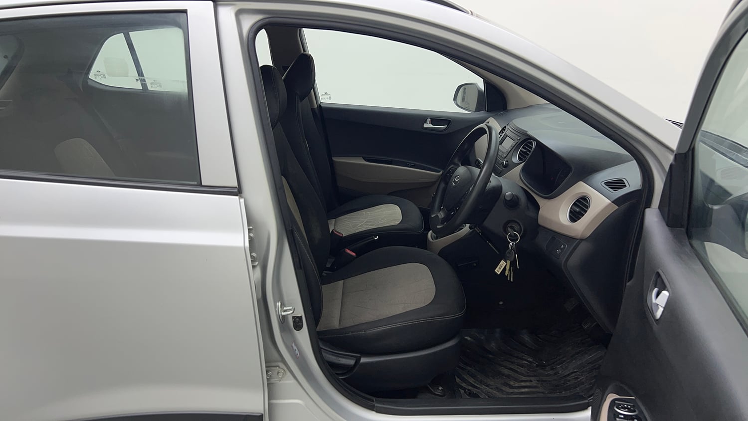 Used 2016 Hyundai Grand i10 Sportz 1.2 Kappa VTVT Petrol Manual interior RIGHT SIDE FRONT DOOR CABIN VIEW