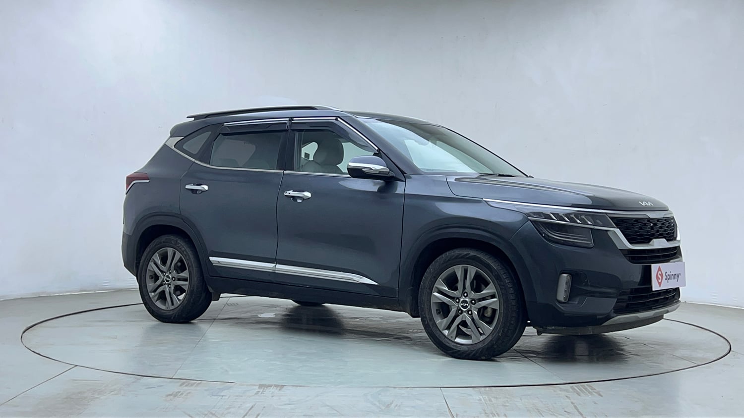 Used 2022 Kia Seltos HTX 1.5 Petrol Manual exterior RIGHT FRONT CORNER VIEW