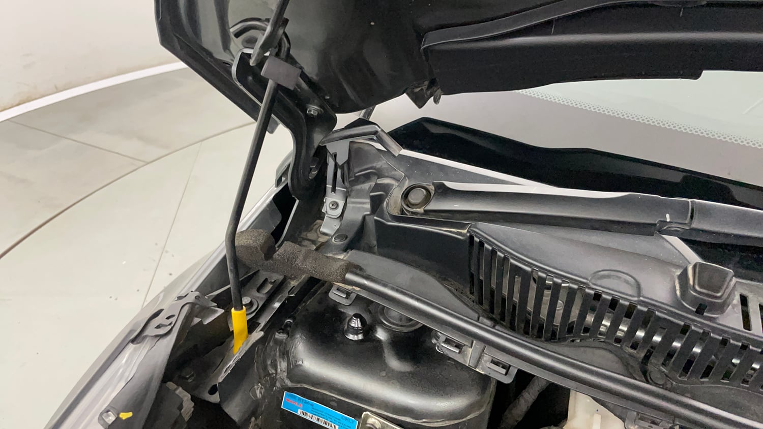 Used 2023 Tata Nexon XZ Plus Petrol Manual engine ENGINE RIGHT SIDE HINGE & APRON VIEW