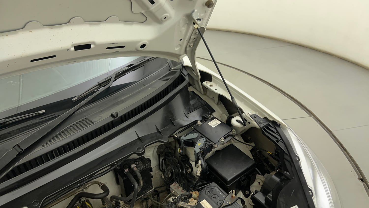 Used 2024 Maruti Suzuki Celerio ZXi Plus Petrol Manual engine ENGINE LEFT SIDE HINGE & APRON VIEW