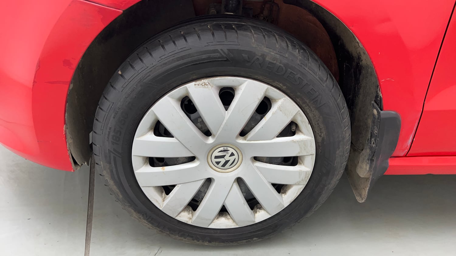 Used 2014 Volkswagen Polo Comfortline 1.2L (P) Petrol Manual tyres LEFT FRONT TYRE RIM VIEW